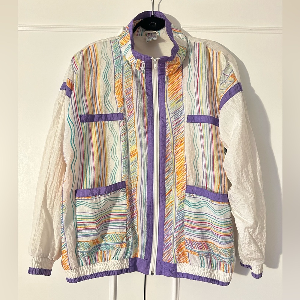 Vintage 80’s colourful bomber jacket. No size tag but fits like a L-XL.